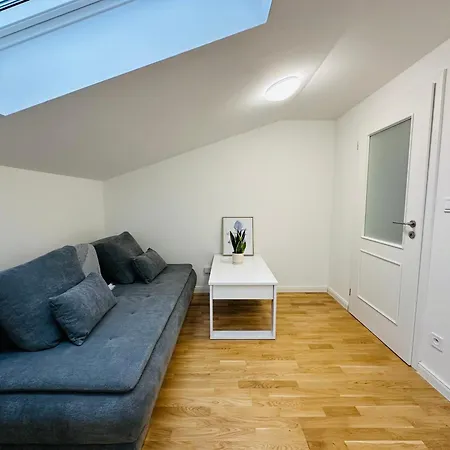 Wenceslas' Shi Apartman